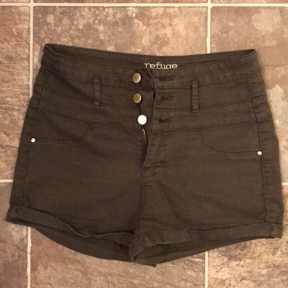 Women’s Size 8 High Waisted Refuge Shorts